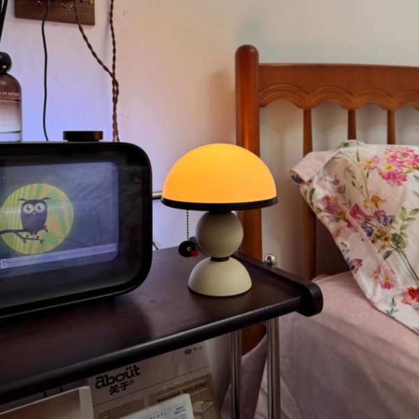 Đèn Bàn Nấm Kèm Charm Chim Cánh Cụt Cổng Sạc Type C Kiểu Dáng Ngộ Nghĩnh Decor Phòng Ngủ