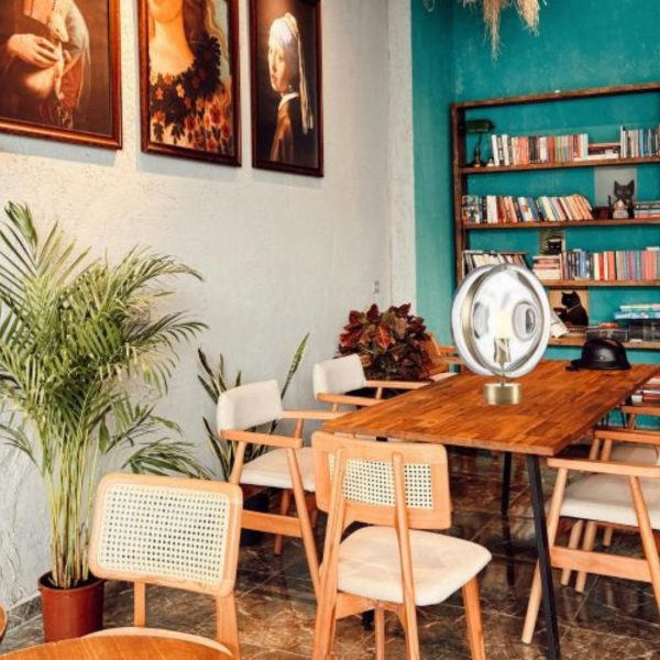 Đèn Bàn Thủy Tinh Hình Tròn Cao Cấp Trang Trí Phòng Khách, Phòng Ngủ, Studio Nghệ Thuật