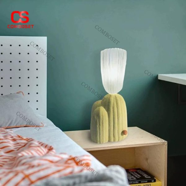 Đèn Bàn Xương Rồng Nhựa Xanh Trắng Chụp Thủy Tinh Trong Suốt Decor Phòng Ngủ