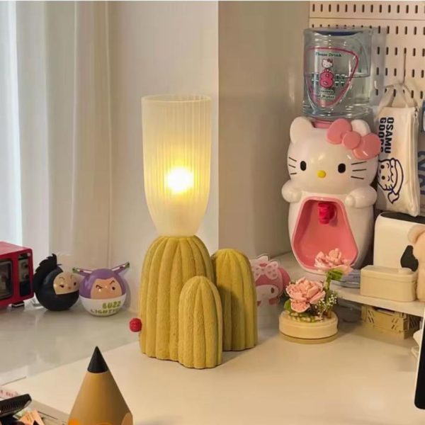 Đèn Bàn Xương Rồng Nhựa Xanh Trắng Chụp Thủy Tinh Trong Suốt Decor Phòng Ngủ