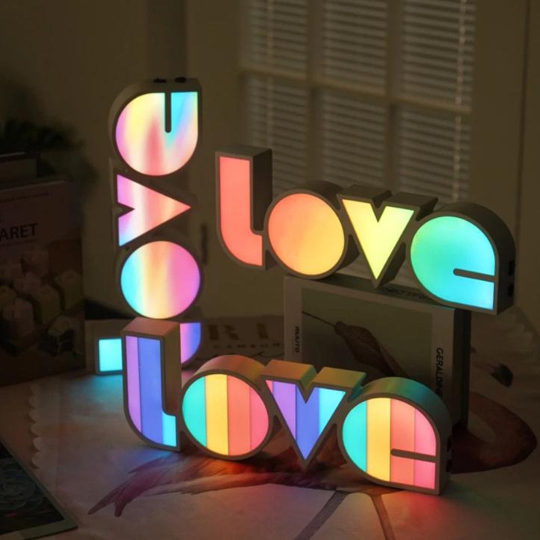 Đèn Bàn Chữ LOVE Bằng Nhựa Phát Sáng Độc Đáo Cho Trang Trí Valentine