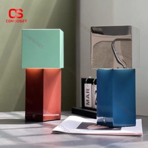 Đèn Bàn Decor Khối Vuông 2 Màu Bằng Sắt Hiện Đại 3 Chế Độ Sáng
