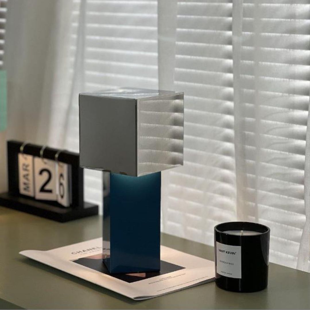 Đèn Bàn Decor Khối Vuông 2 Màu Bằng Sắt Hiện Đại 3 Chế Độ Sáng