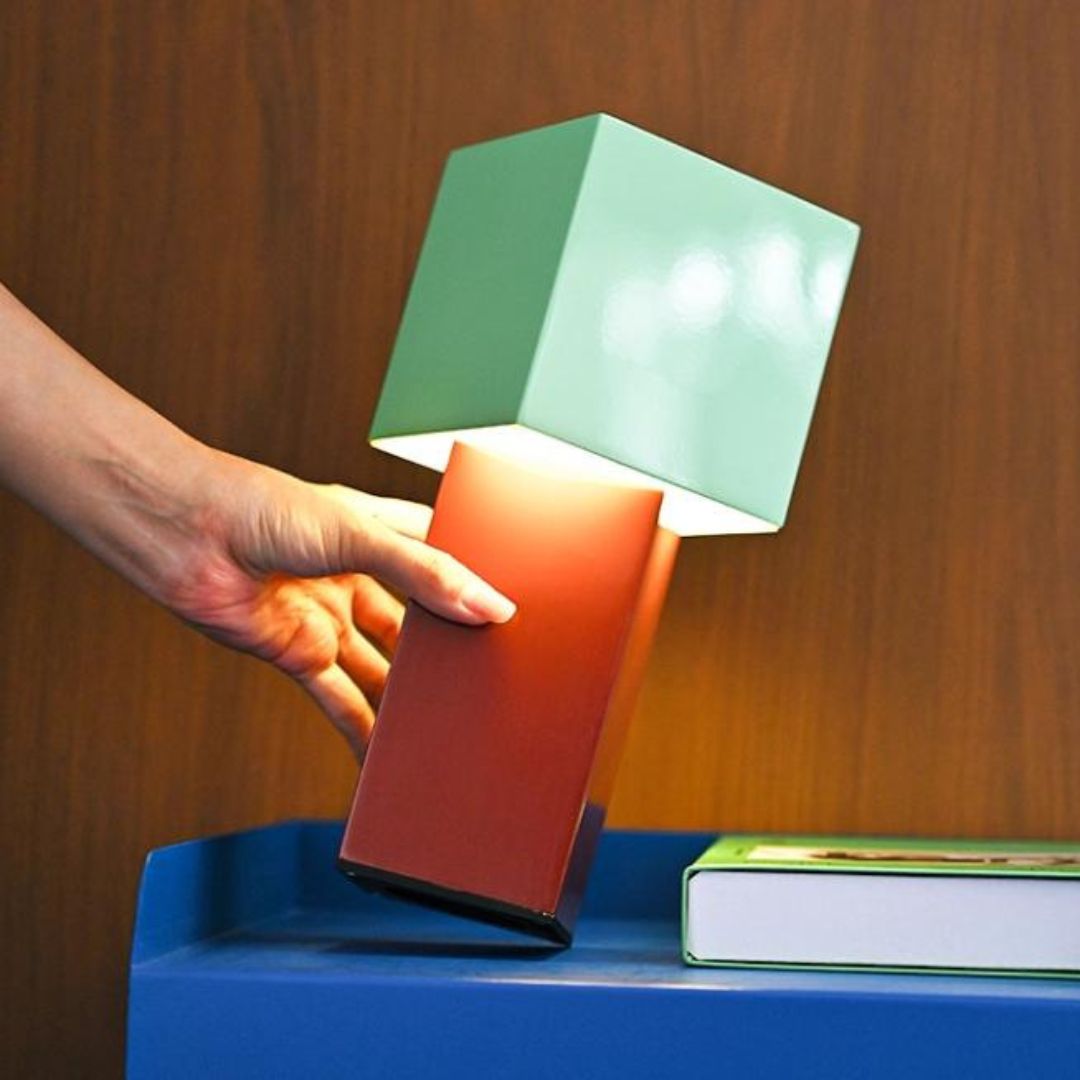 Đèn Bàn Decor Khối Vuông 2 Màu Bằng Sắt Hiện Đại 3 Chế Độ Sáng