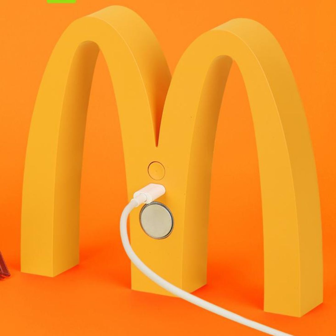 Đèn Decor Chữ M Nhựa ABS Cao Cấp, Sạc Type-C, Ánh Sáng Vàng Hiện Đại