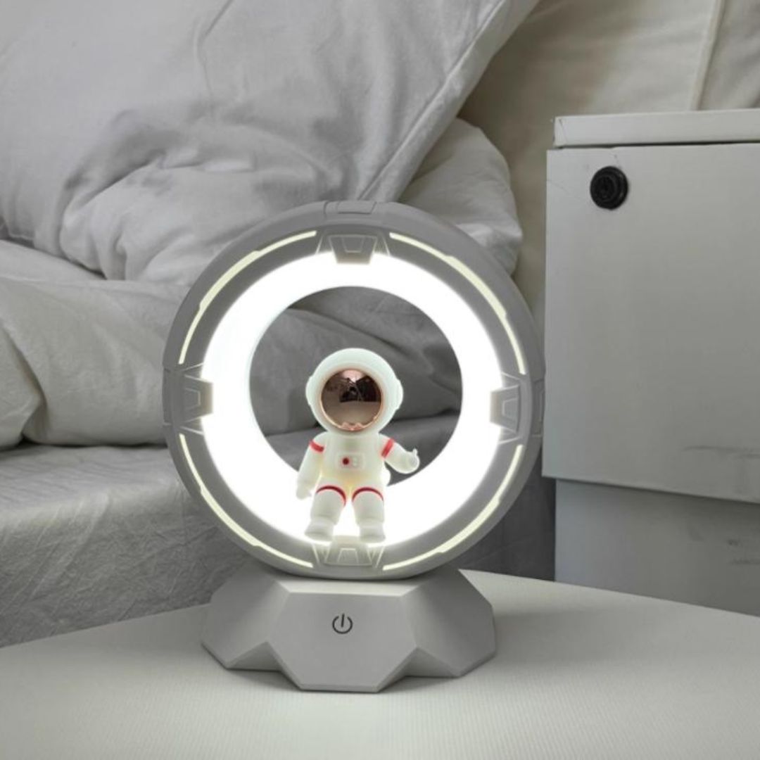 Đèn Ngủ Phi Hành Gia Trong Vòng Tròn Nhựa Cao Cấp 3 Chế Độ Sáng Decor Phòng Bé Trai, Bé Gái
