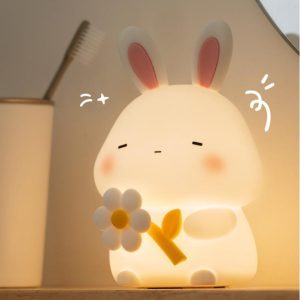 Đèn Ngủ Silicon Hình Thỏ Cầm Hoa Dễ Thương Làm Quà Tặng Sinh Nhật Bé Gái