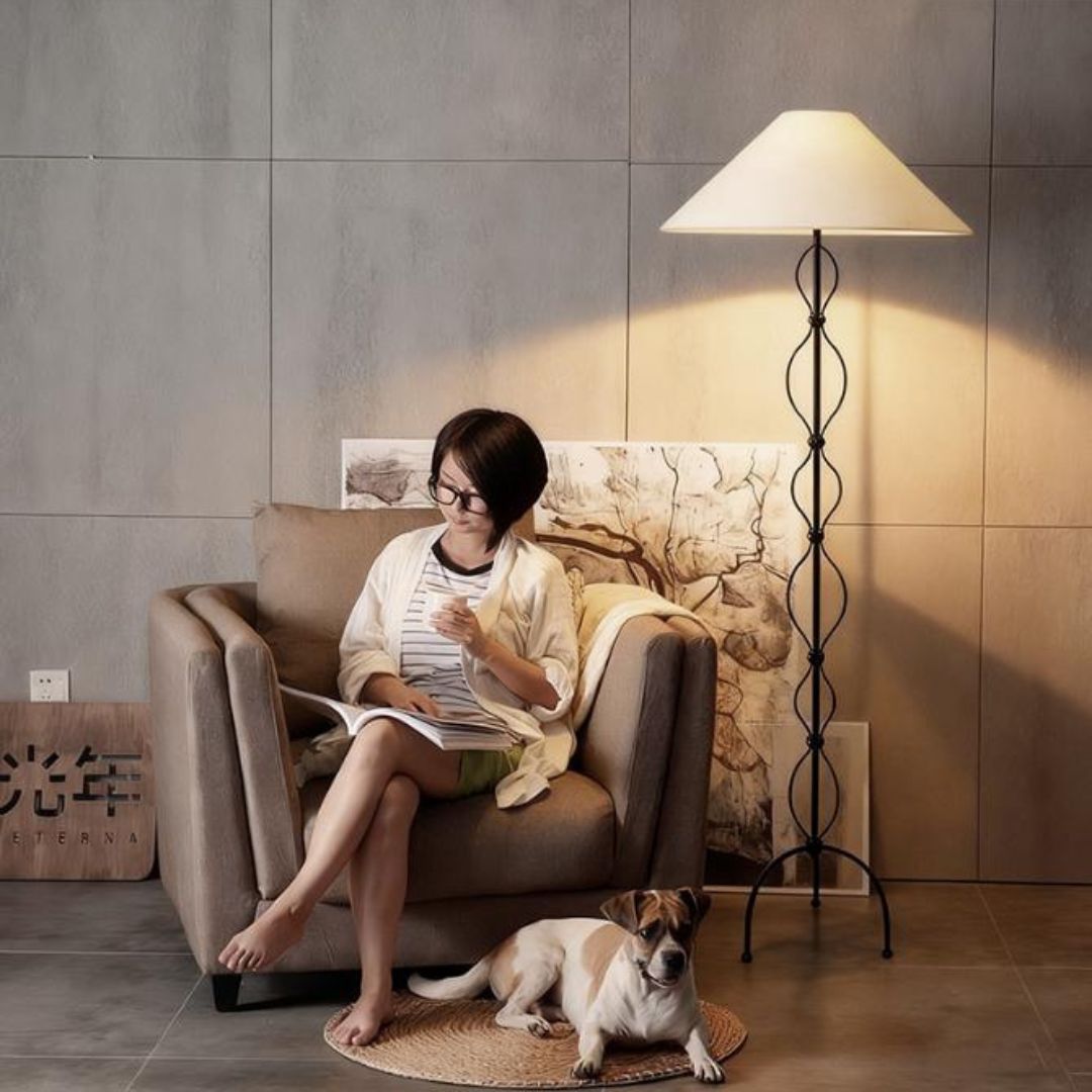 Đèn Sàn Kim Loại Uốn Lượn Nghệ Thuật Chụp Vải Trang Nhã