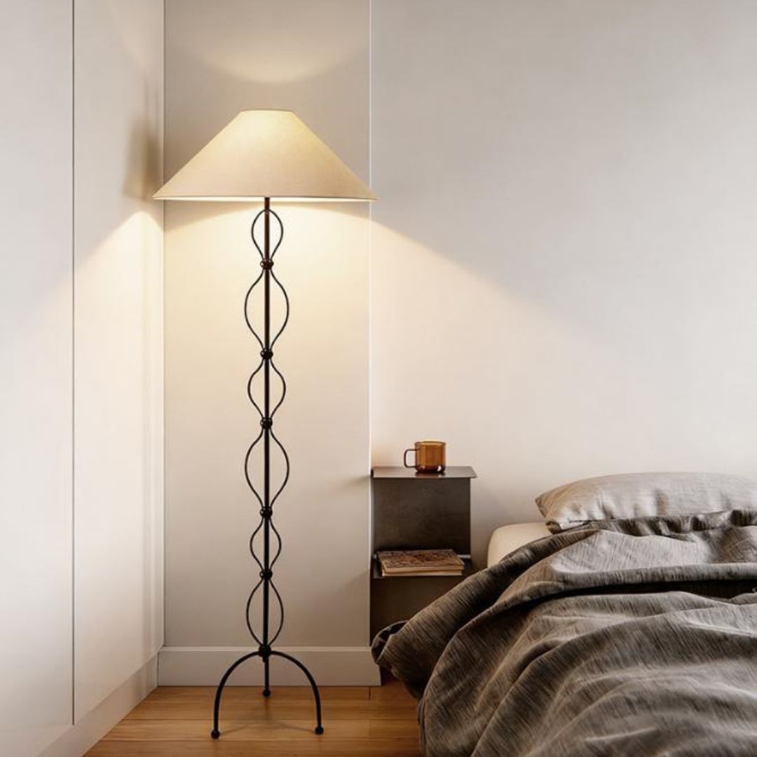 Đèn Sàn Kim Loại Uốn Lượn Nghệ Thuật Chụp Vải Trang Nhã