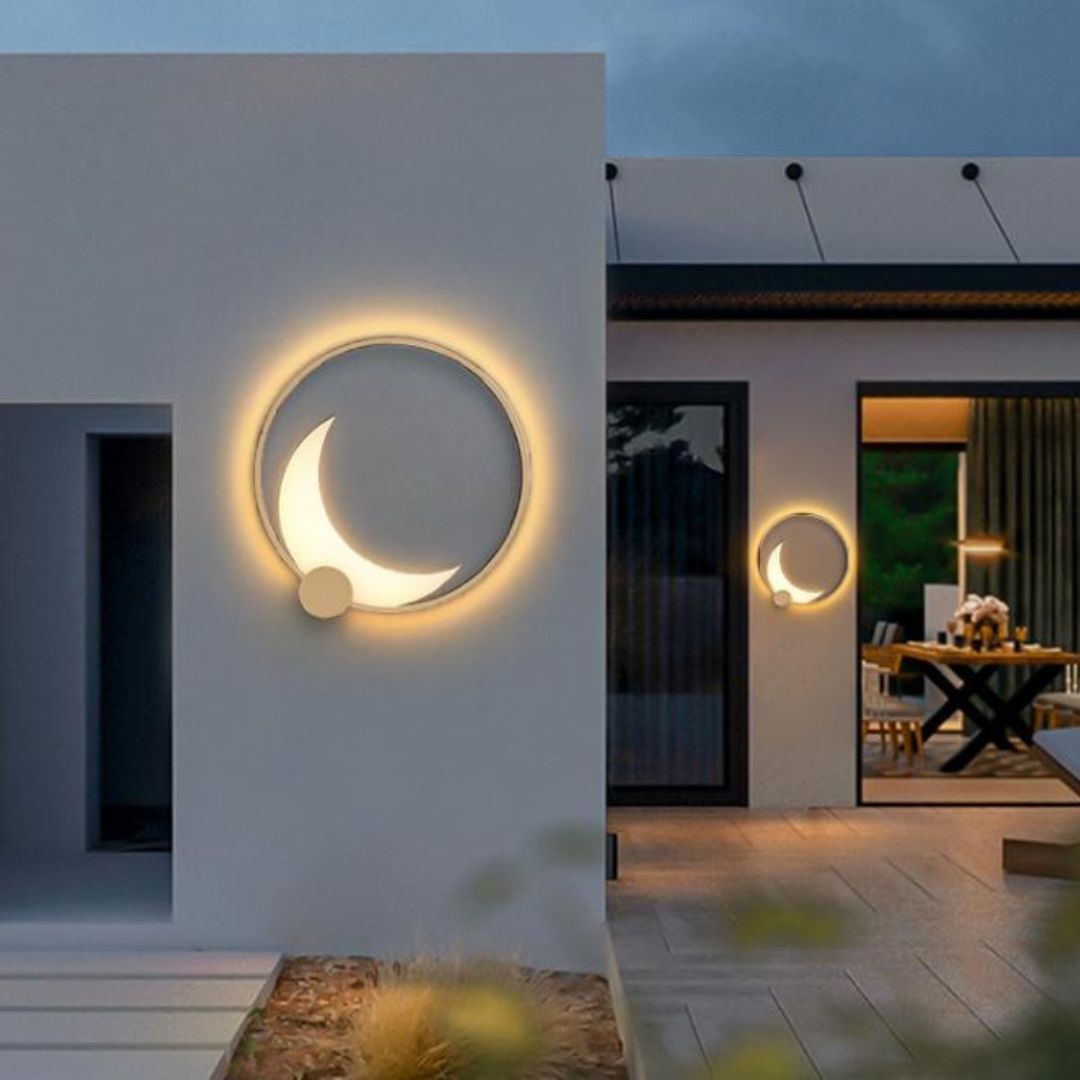 Đèn Tường Trăng Lưỡi Liềm Khung Kim Loại Chao Acrylic Chống Thấm Ngoài Trời