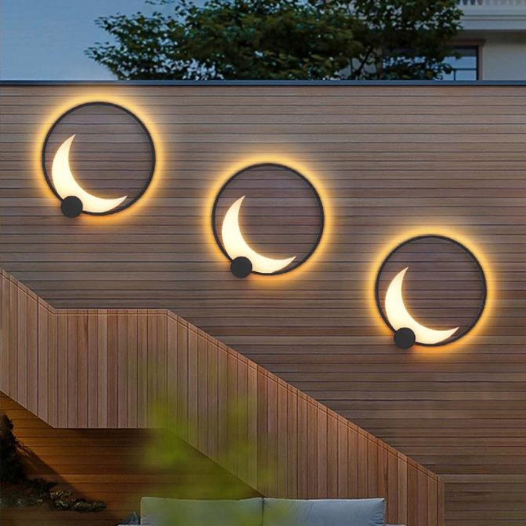 Đèn Tường Trăng Lưỡi Liềm Khung Kim Loại Chao Acrylic Chống Thấm Ngoài Trời