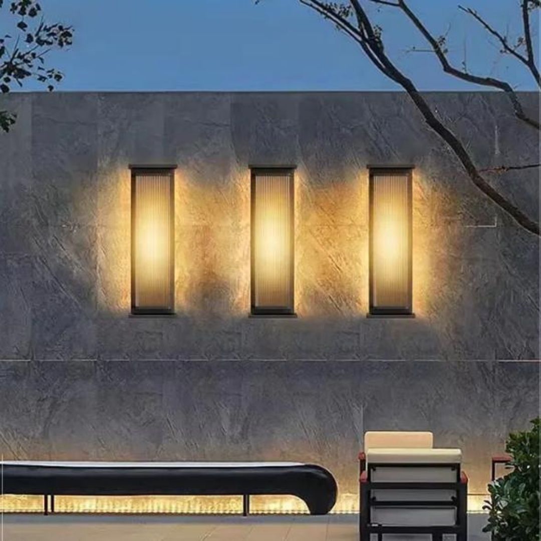 Đèn Gắn Tường Ngoài Trời Khung Kim Loại Chao Nhựa PC Ánh Sáng Dịu