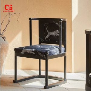 Ghế Ăn Bọc Vải Họa Tiết Thú, Gỗ Sơn Đen Dáng Bo Tròn